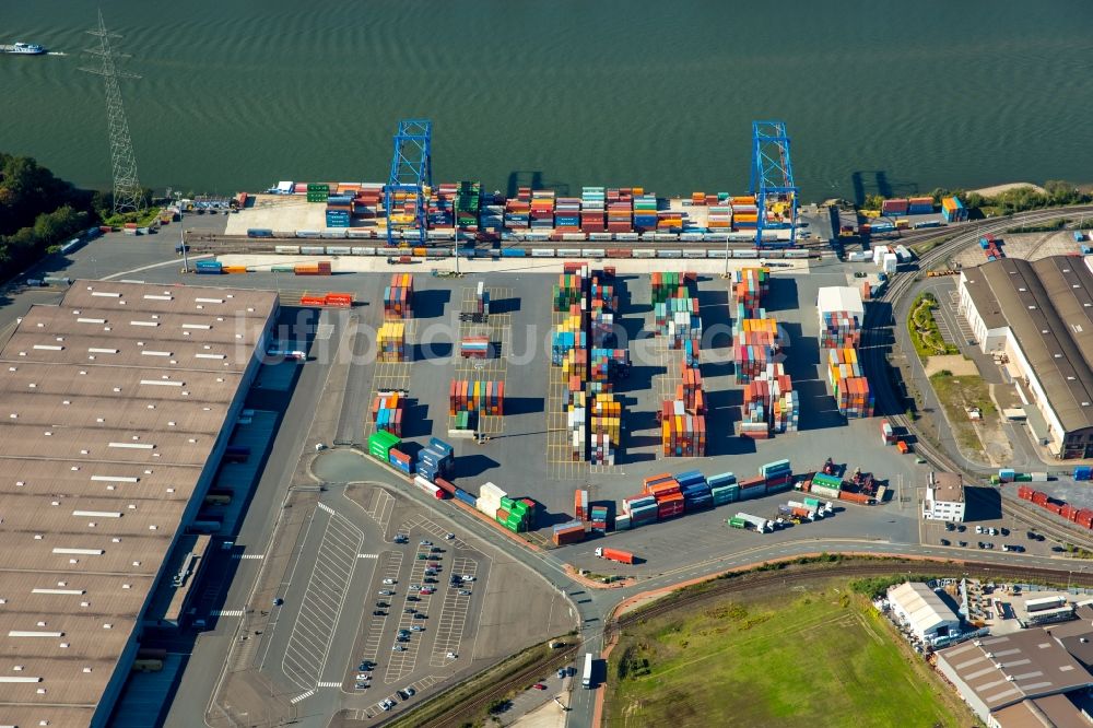 Luftaufnahme Duisburg - Containerterminal im Containerhafen des Binnenhafen Logport II Duisport im Logistikzentrum Rheinhausen in Duisburg im Bundesland Nordrhein-Westfalen