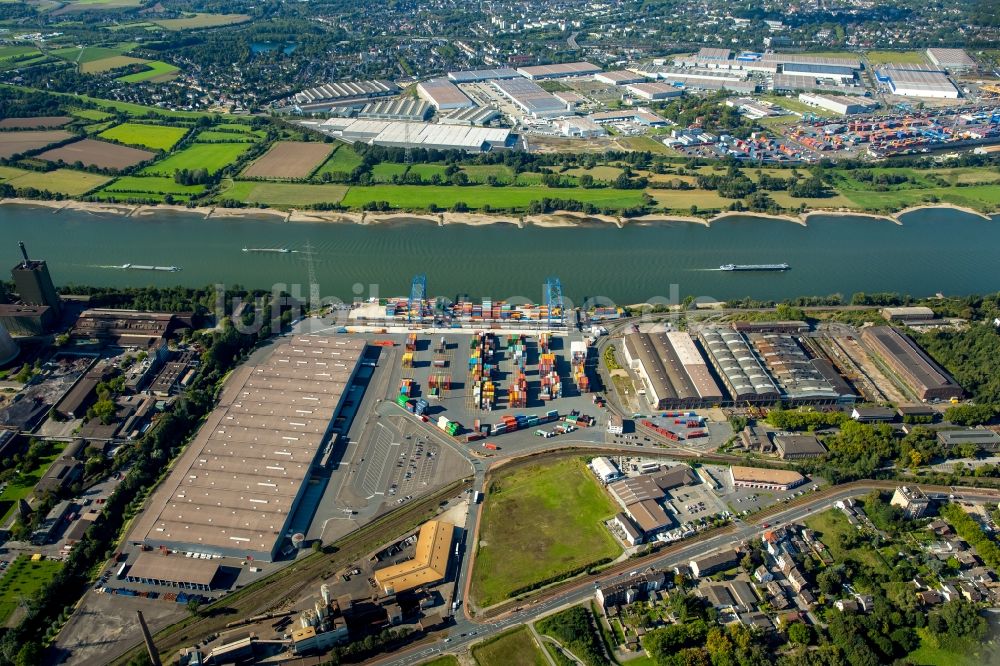 Duisburg von oben - Containerterminal im Containerhafen des Binnenhafen Logport II Duisport im Logistikzentrum Rheinhausen in Duisburg im Bundesland Nordrhein-Westfalen