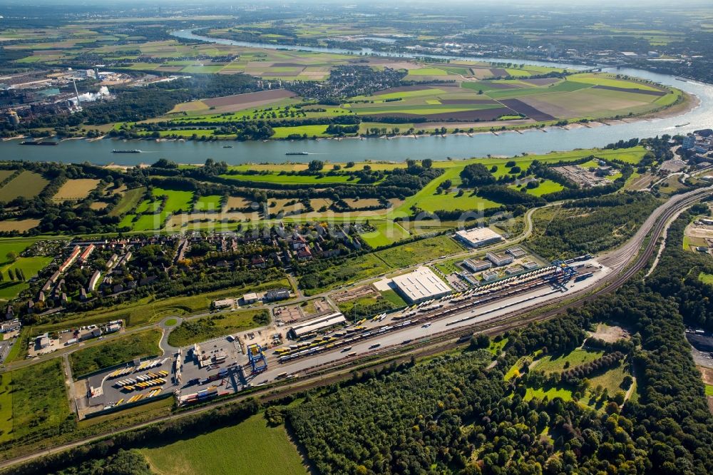 Duisburg aus der Vogelperspektive: Containerterminal im Containerhafen des Binnenhafen Logport III Duisport im Logistikzentrum Rheinhausen in Duisburg im Bundesland Nordrhein-Westfalen