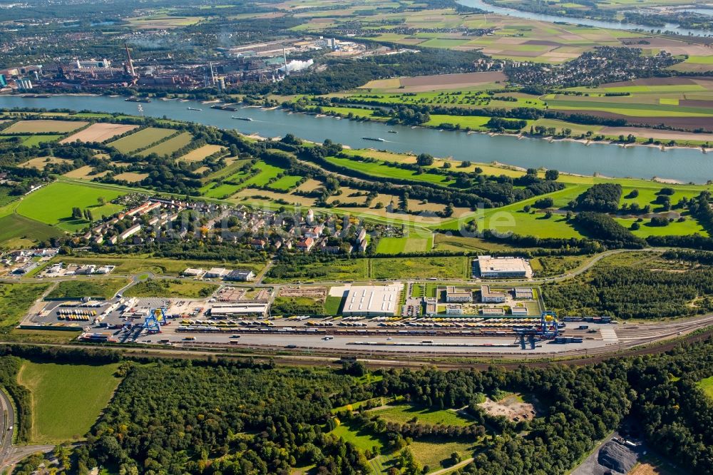 Duisburg von oben - Containerterminal im Containerhafen des Binnenhafen Logport III Duisport im Logistikzentrum Rheinhausen in Duisburg im Bundesland Nordrhein-Westfalen