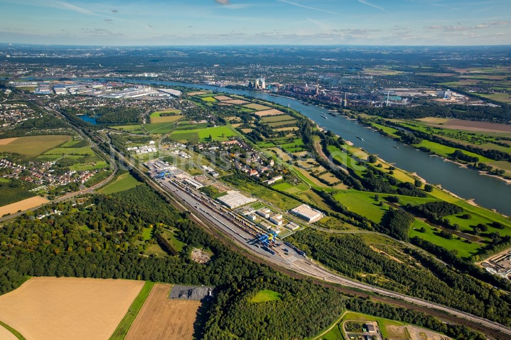 Duisburg aus der Vogelperspektive: Containerterminal im Containerhafen des Binnenhafen Logport III Duisport im Logistikzentrum Rheinhausen in Duisburg im Bundesland Nordrhein-Westfalen