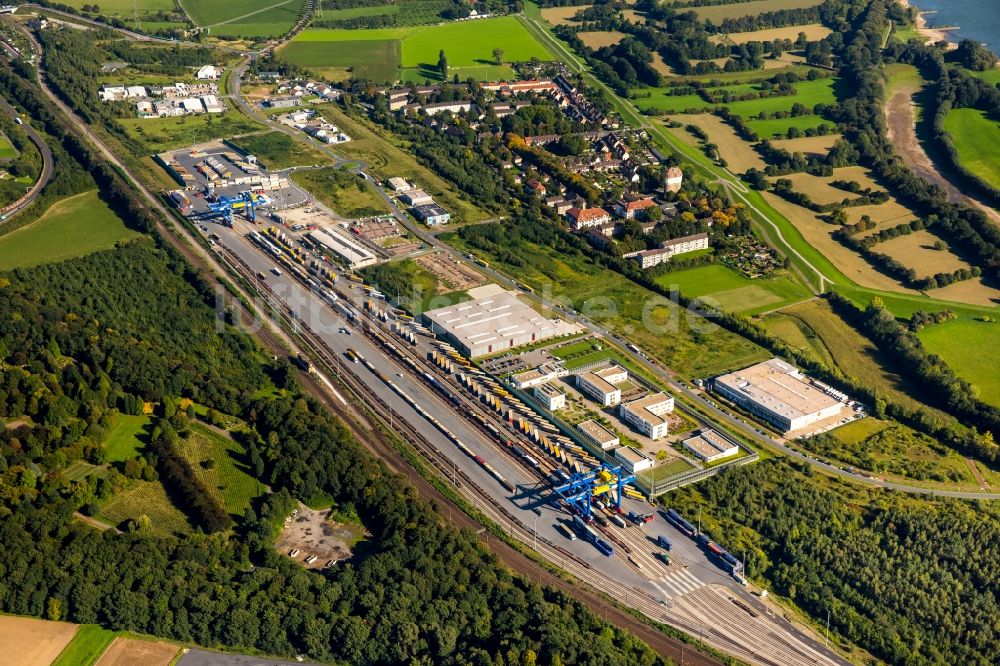 Luftbild Duisburg - Containerterminal im Containerhafen des Binnenhafen Logport III Duisport im Logistikzentrum Rheinhausen in Duisburg im Bundesland Nordrhein-Westfalen