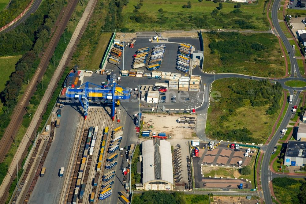 Duisburg aus der Vogelperspektive: Containerterminal im Containerhafen des Binnenhafen Logport III Duisport im Logistikzentrum Rheinhausen in Duisburg im Bundesland Nordrhein-Westfalen