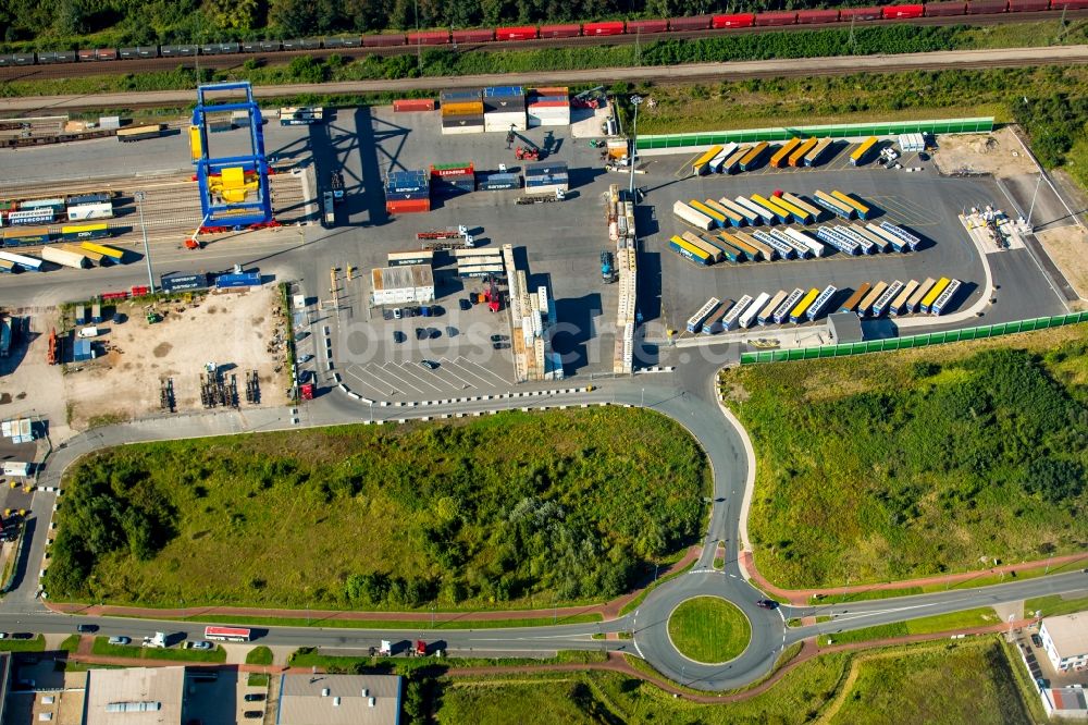 Duisburg von oben - Containerterminal im Containerhafen des Binnenhafen Logport III Duisport im Logistikzentrum Rheinhausen in Duisburg im Bundesland Nordrhein-Westfalen