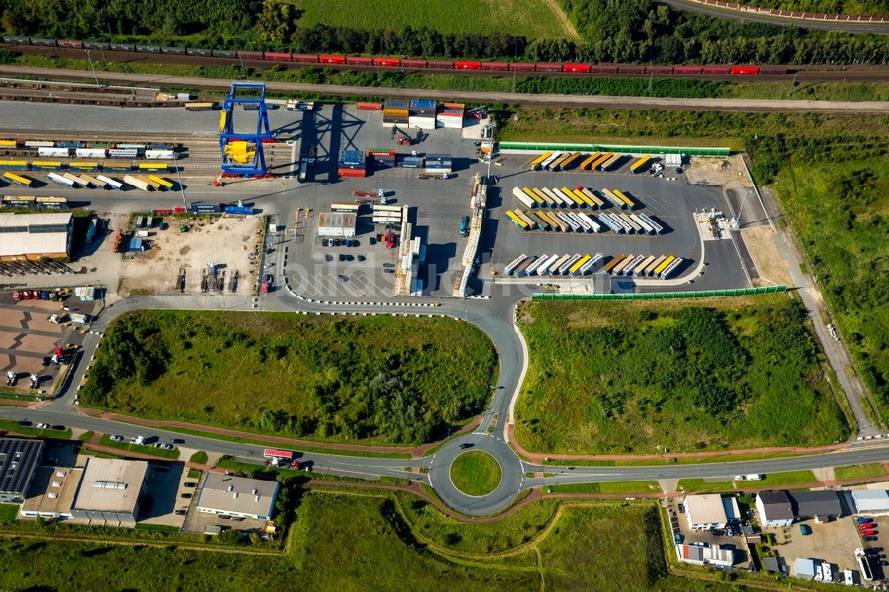 Duisburg aus der Vogelperspektive: Containerterminal im Containerhafen des Binnenhafen Logport III Duisport im Logistikzentrum Rheinhausen in Duisburg im Bundesland Nordrhein-Westfalen