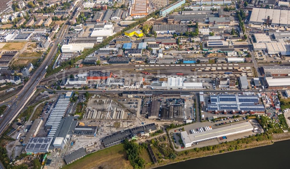 Neuss aus der Vogelperspektive: Containerterminal im Containerhafen des Binnenhafen in Neuss im Bundesland Nordrhein-Westfalen, Deutschland