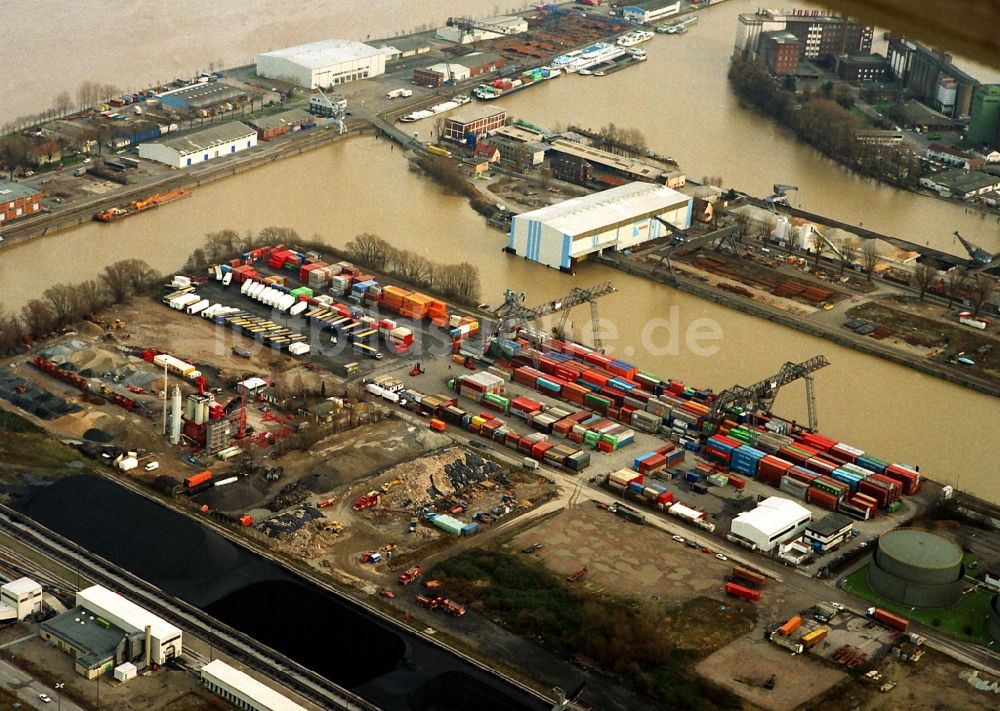 Düsseldorf aus der Vogelperspektive: Containerterminal im Containerhafen des Binnenhafen des Rhein in Düsseldorf im Bundesland Nordrhein-Westfalen