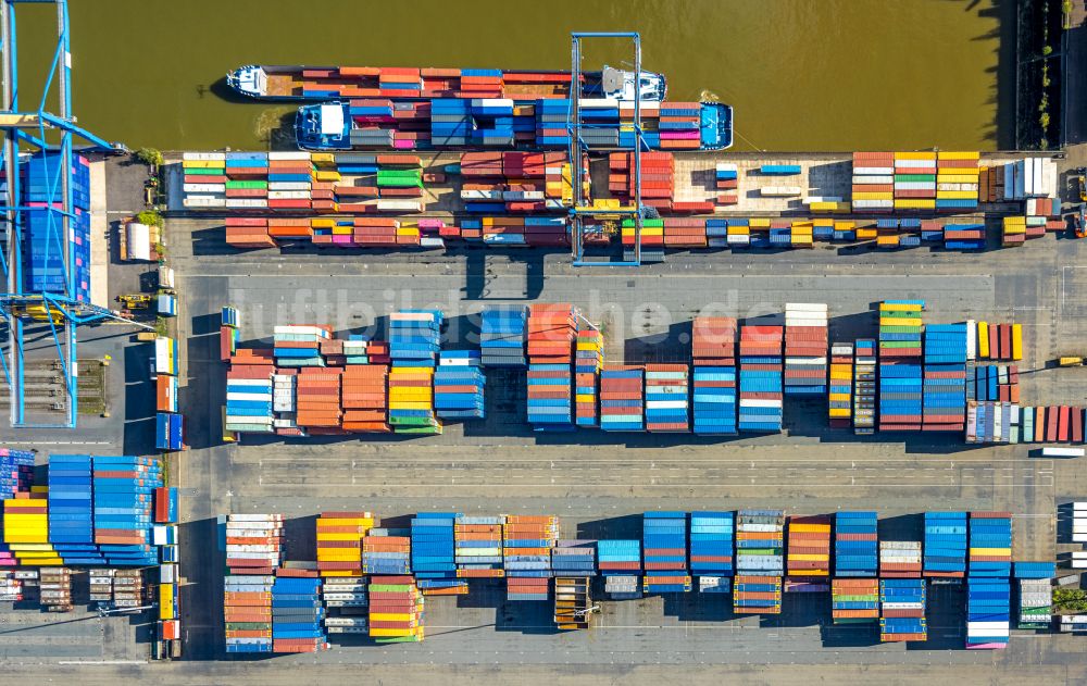 Duisburg aus der Vogelperspektive: Containerterminal im Containerhafen des Binnenhafen am Rhein im Ortsteil Friemersheim in Duisburg im Bundesland Nordrhein-Westfalen, Deutschland