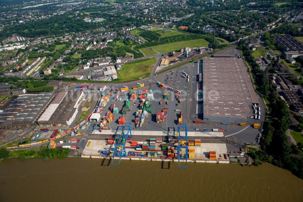 Duisburg von oben - Containerterminal im Containerhafen des Binnenhafen Rhein-Ruhr Terminal Gesellschaft für Container- und Güterumschlag mbH an der Richard-Seiffert-Straße in Duisburg im Bundesland Nordrhein-Westfalen