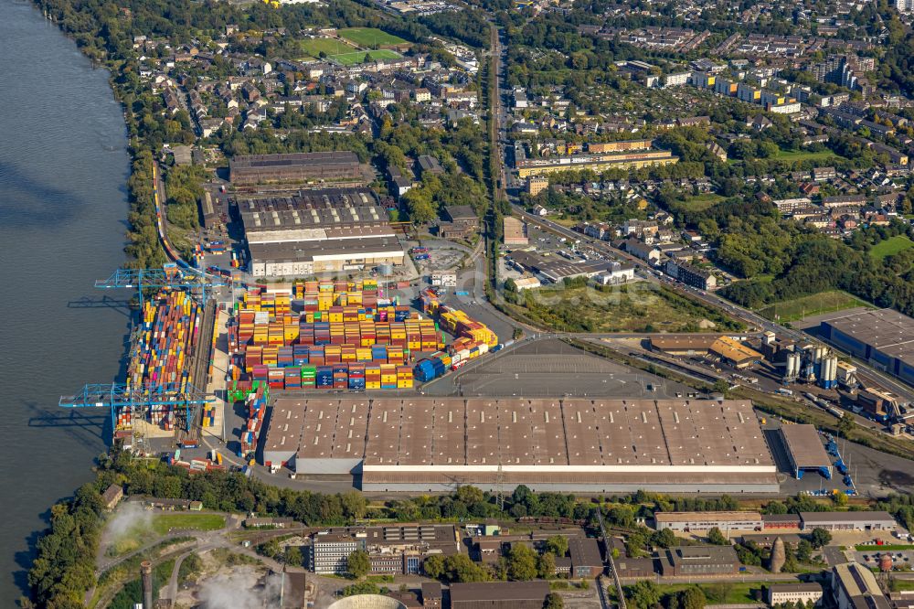 Duisburg von oben - Containerterminal im Containerhafen des Binnenhafen Rhein-Ruhr Terminal Gesellschaft für Container- und Güterumschlag mbH an der Richard-Seiffert-Straße in Duisburg im Bundesland Nordrhein-Westfalen