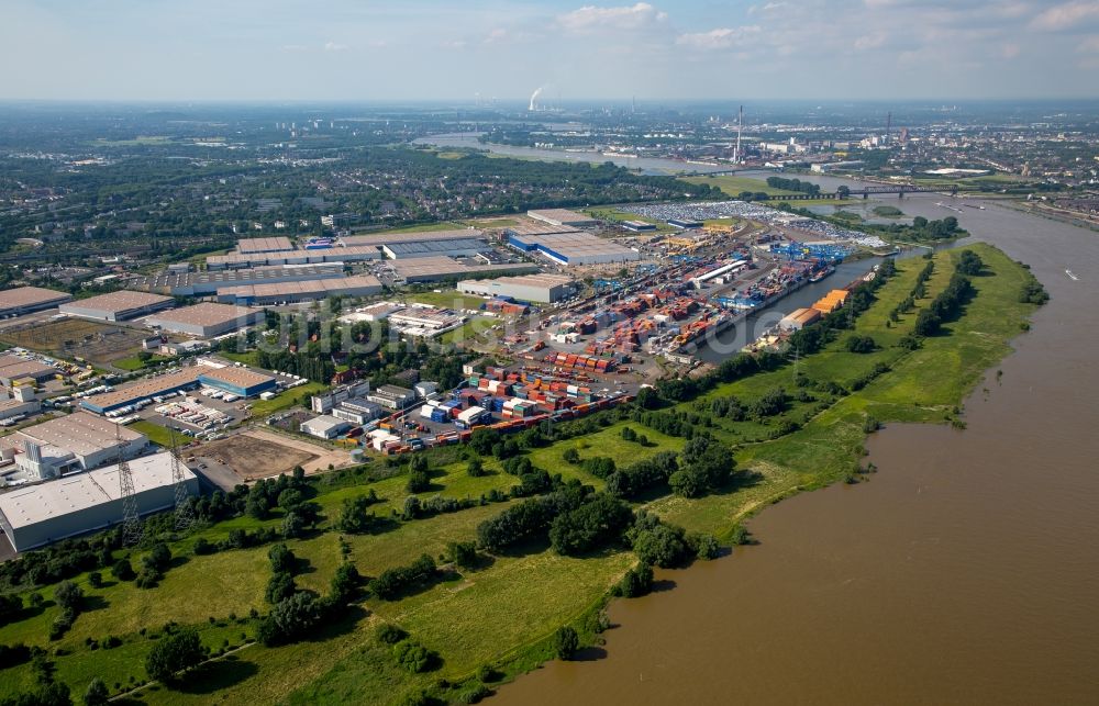 Luftaufnahme Duisburg - Containerterminal im Containerhafen des Binnenhafen Rheinhausen am Ufer des Hochwasser führenden Flußverlaufes des Rhein in Duisburg im Bundesland Nordrhein-Westfalen