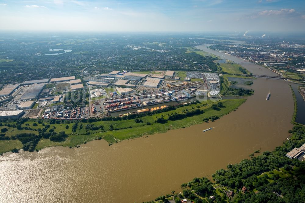 Duisburg von oben - Containerterminal im Containerhafen des Binnenhafen Rheinhausen am Ufer des Hochwasser führenden Flußverlaufes des Rhein in Duisburg im Bundesland Nordrhein-Westfalen