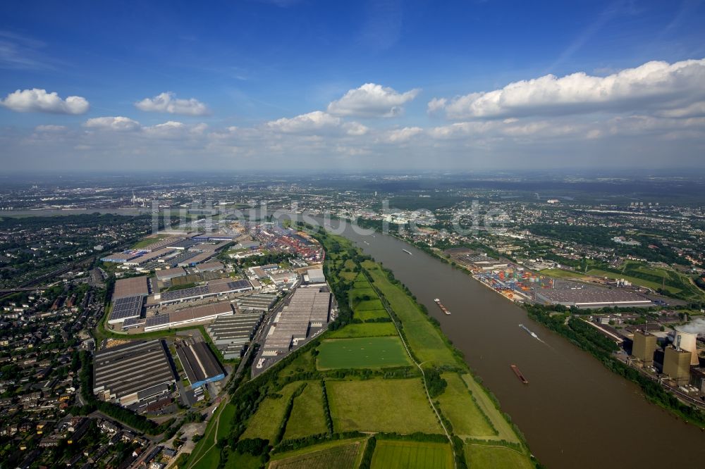 Luftbild Duisburg - Containerterminal im Containerhafen des Binnenhafen Rheinhausen am Ufer des Hochwasser führenden Flußverlaufes des Rhein in Duisburg im Bundesland Nordrhein-Westfalen