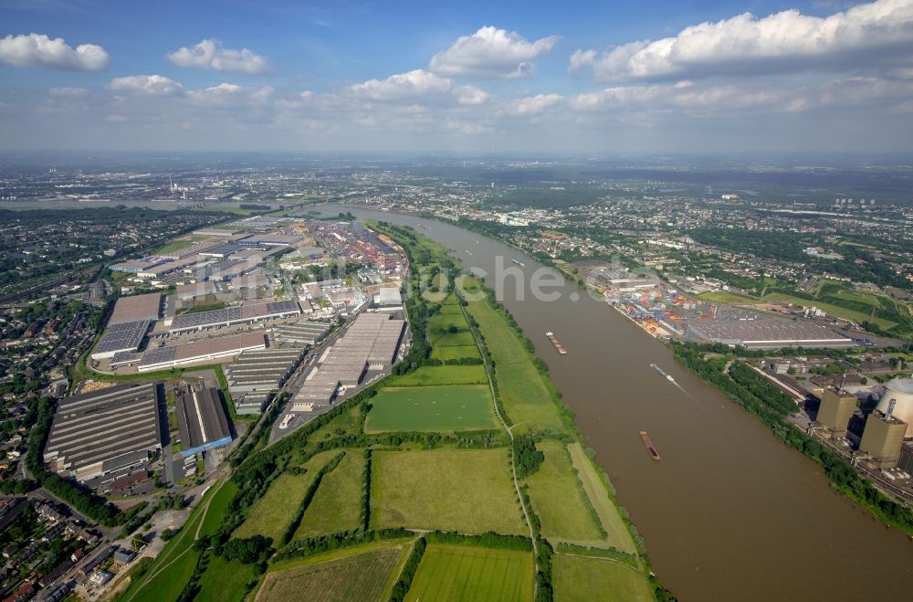 Duisburg von oben - Containerterminal im Containerhafen des Binnenhafen Rheinhausen am Ufer des Hochwasser führenden Flußverlaufes des Rhein in Duisburg im Bundesland Nordrhein-Westfalen