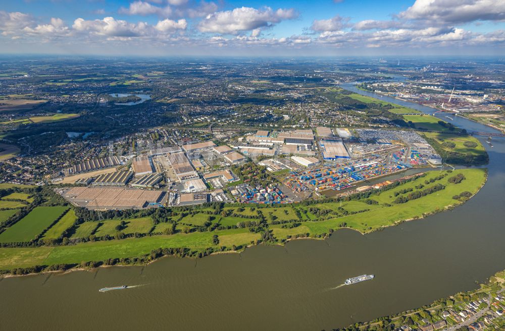 Luftbild Duisburg - Containerterminal im Containerhafen des Binnenhafen Rheinhausen am Ufer des Hochwasser führenden Flußverlaufes des Rhein in Duisburg im Bundesland Nordrhein-Westfalen