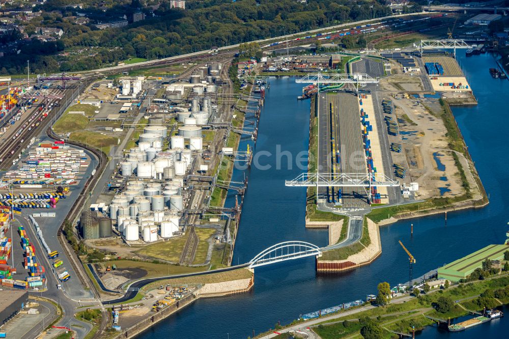 Duisburg aus der Vogelperspektive: Containerterminal im Containerhafen des Binnenhafen an der Ruhr in Duisburg im Bundesland Nordrhein-Westfalen, Deutschland