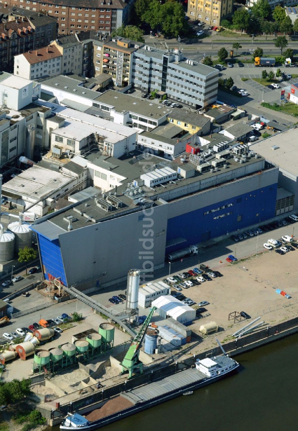 Mannheim aus der Vogelperspektive: Containerterminal im Containerhafen des Binnenhafen Am Salzkai am Ufer des Neckar in Mannheim im Bundesland Baden-Württemberg