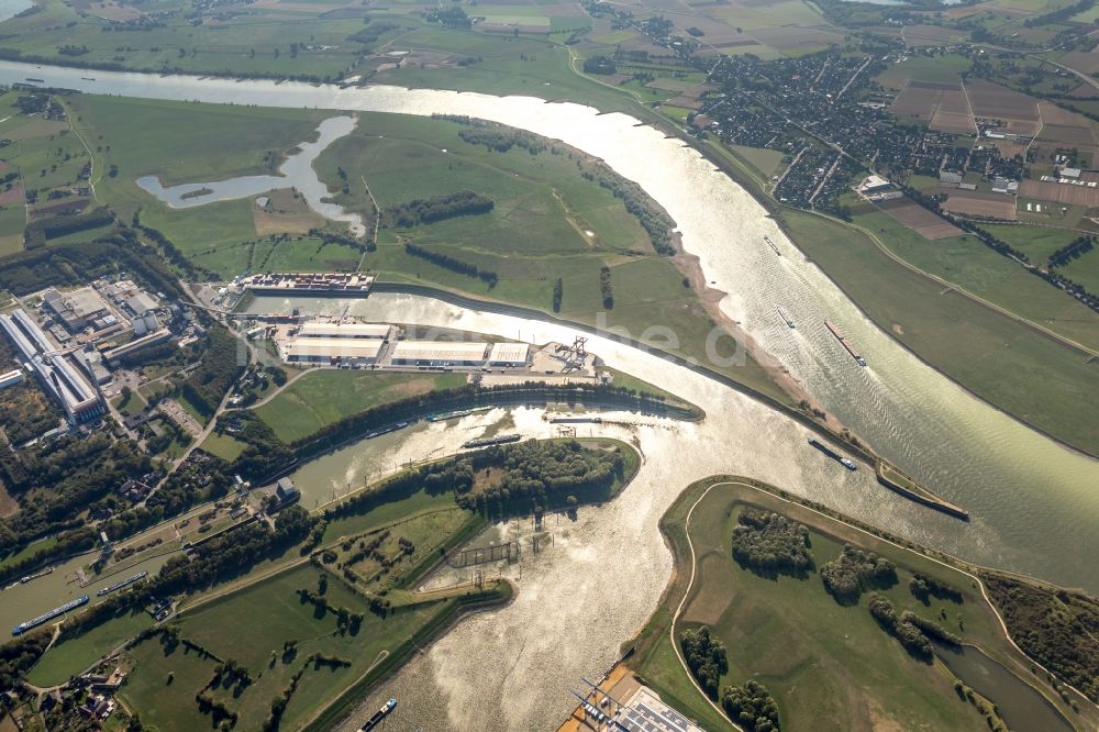 Luftaufnahme Voerde (Niederrhein) - Containerterminal im Containerhafen des Binnenhafen am Wesel-Datteln-Kanal im Ortsteil Spellen in Voerde (Niederrhein) im Bundesland Nordrhein-Westfalen