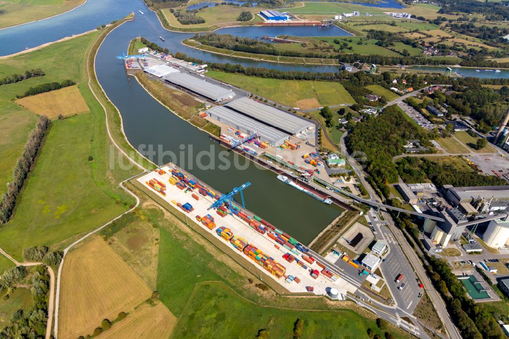 Luftbild Voerde (Niederrhein) - Containerterminal im Containerhafen des Binnenhafen am Wesel-Datteln-Kanal in Voerde (Niederrhein) im Bundesland Nordrhein-Westfalen