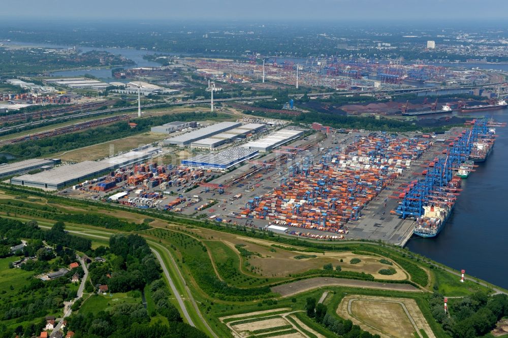 Hamburg von oben - Containerterminal HHLA Container Terminal Altenwerder (CTA) am Ufer der Elbe im Stadtteil Altenwerder in Hamburg