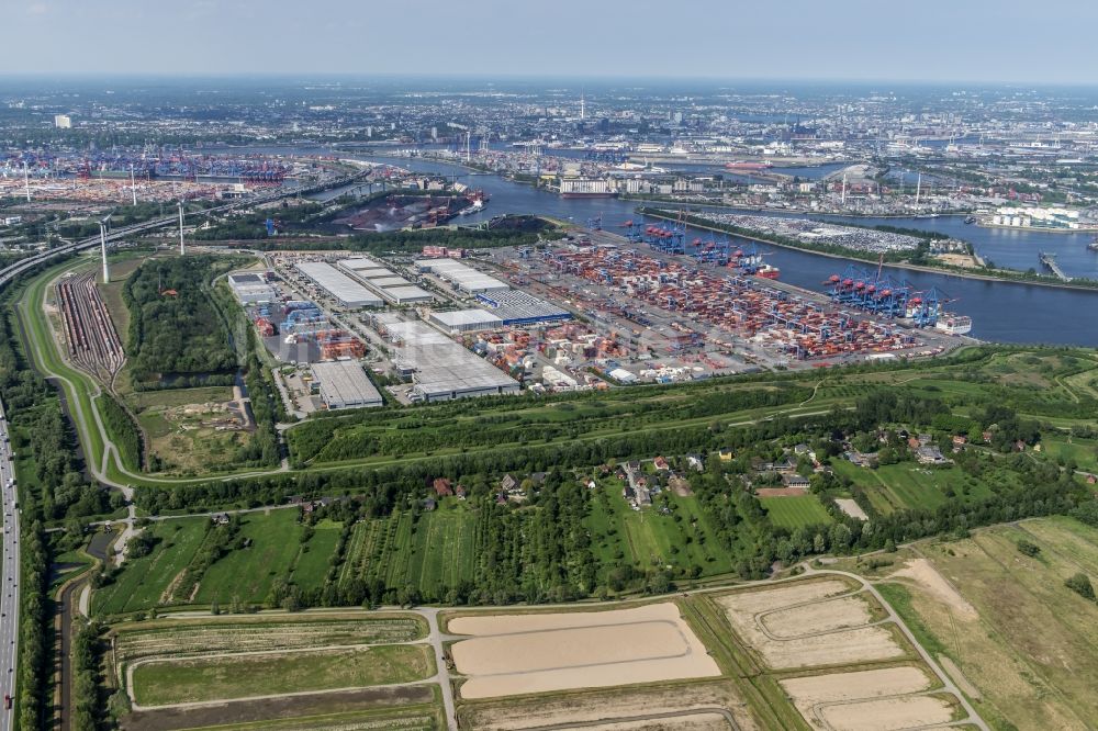 Hamburg aus der Vogelperspektive: Containerterminal HHLA Container Terminal Altenwerder (CTA) am Ufer der Elbe im Stadtteil Altenwerder in Hamburg