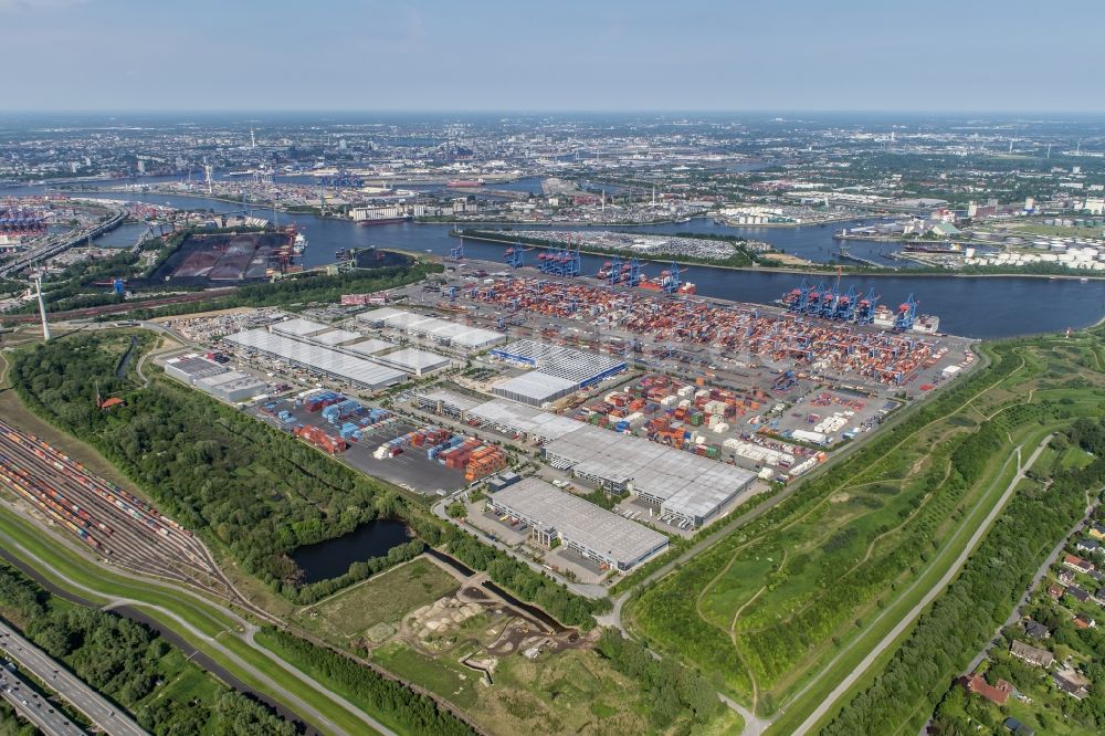 Hamburg von oben - Containerterminal HHLA Container Terminal Altenwerder (CTA) am Ufer der Elbe im Stadtteil Altenwerder in Hamburg