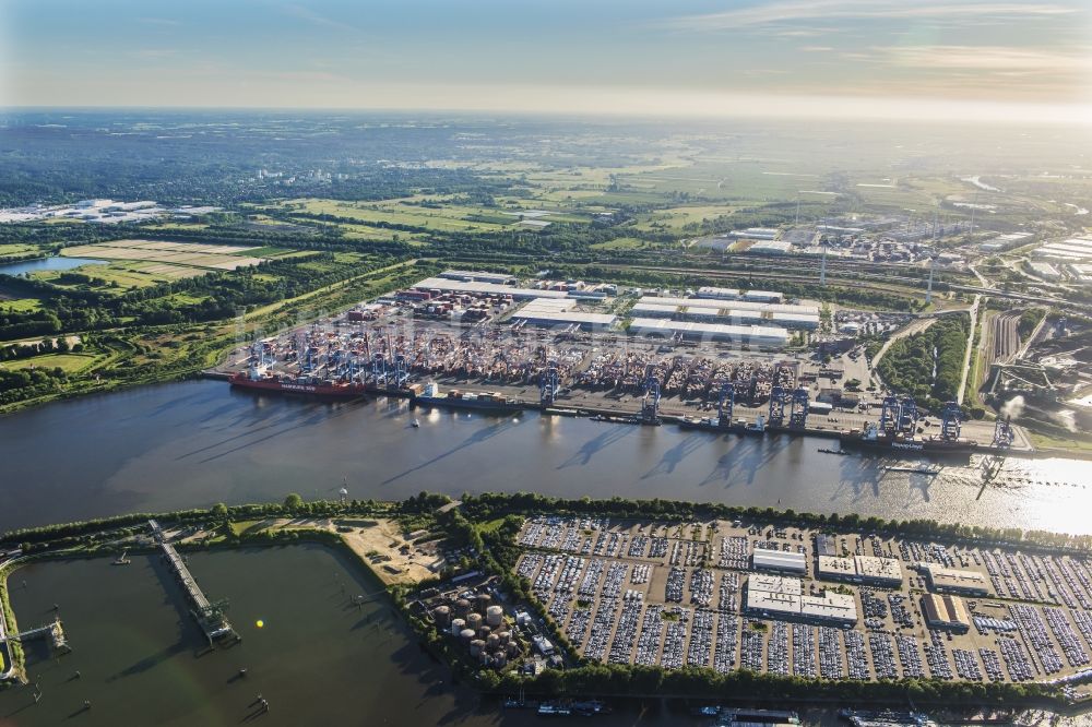 Hamburg aus der Vogelperspektive: Containerterminal HHLA Container Terminal Altenwerder (CTA) am Ufer der Elbe im Stadtteil Altenwerder in Hamburg