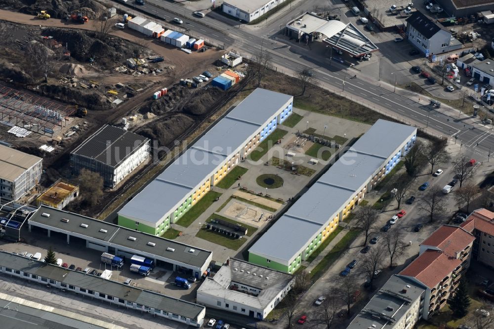 Berlin von oben - Containerunterkunft für Flüchtlinge in Berlin Neukölln