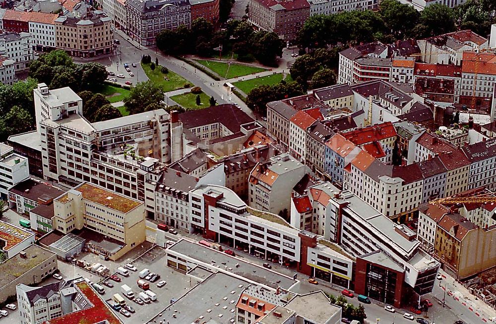 Berlin / Kreuzberg von oben - Cottbusser Tor Kreuzberg Übersicht 25.06.95