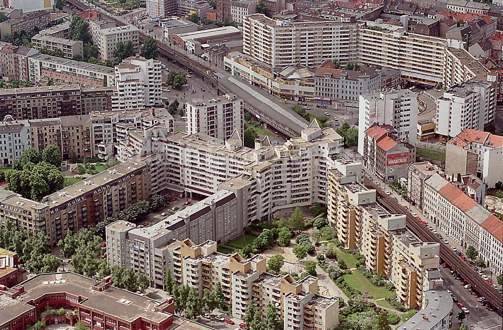 Berlin / Kreuzberg von oben - Cottbusser Tor Kreuzberg Übersicht 25.06.95