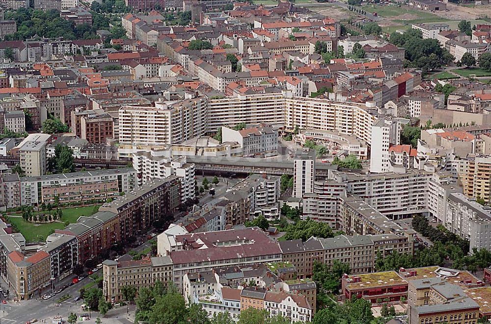 Berlin / Kreuzberg aus der Vogelperspektive: Cottbusser Tor Kreuzberg Übersicht 25.06.95