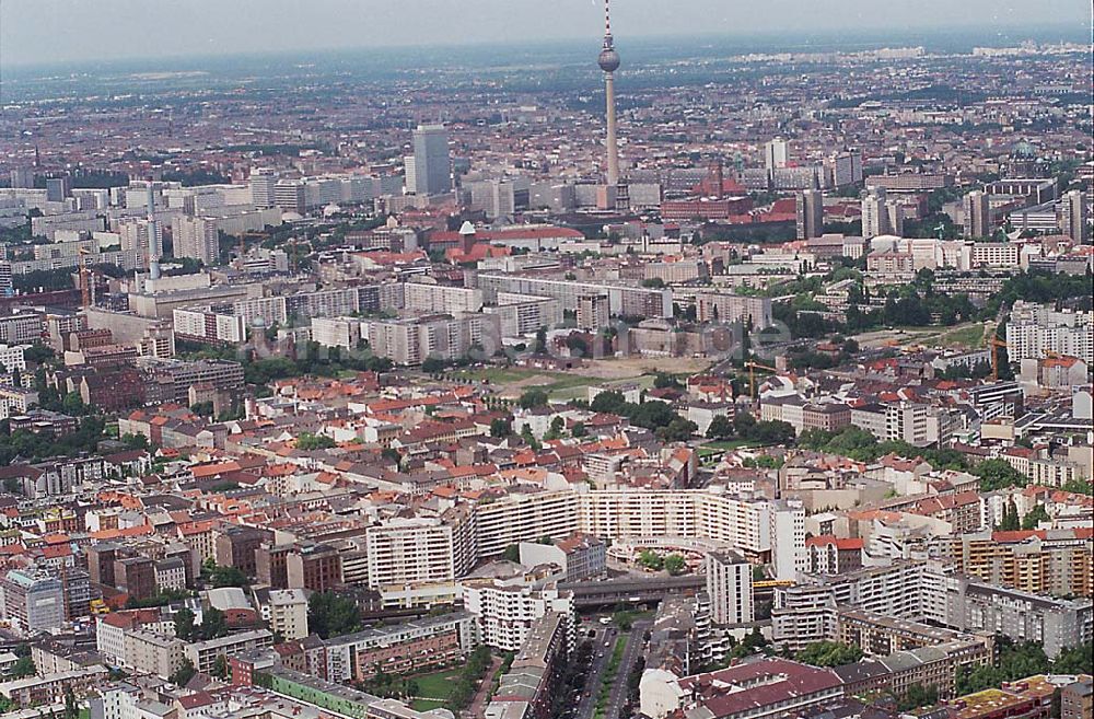 Luftbild Berlin / Kreuzberg - Cottbusser Tor Kreuzberg Übersicht 25.06.95