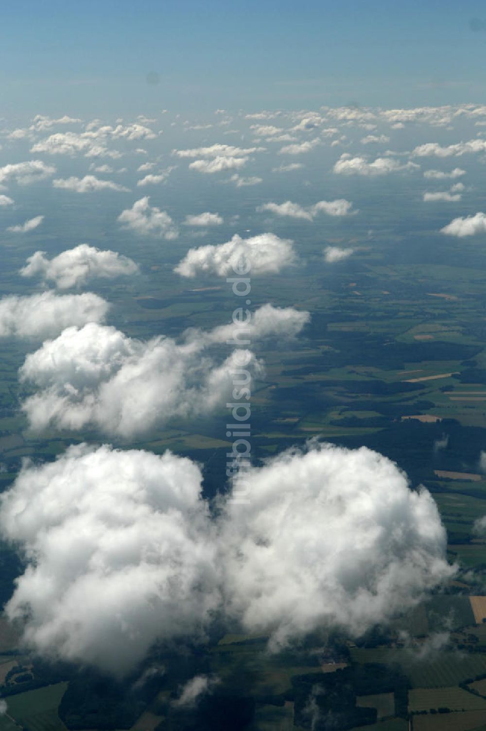 Rhade aus der Vogelperspektive: Cumulus-Wolken bei Rhade