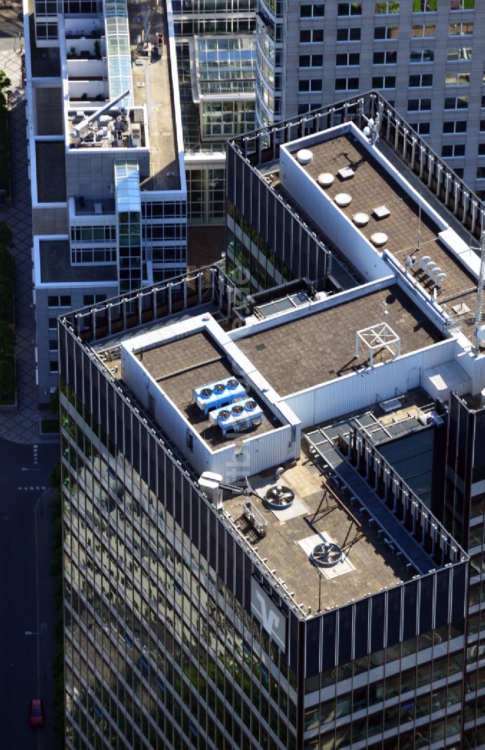 Luftbild Frankfurt am Main - Dach vom City-Hochhaus am Platz der Republik im Stadtteil Westend in Frankfurt am Main im Bundesland Hessen