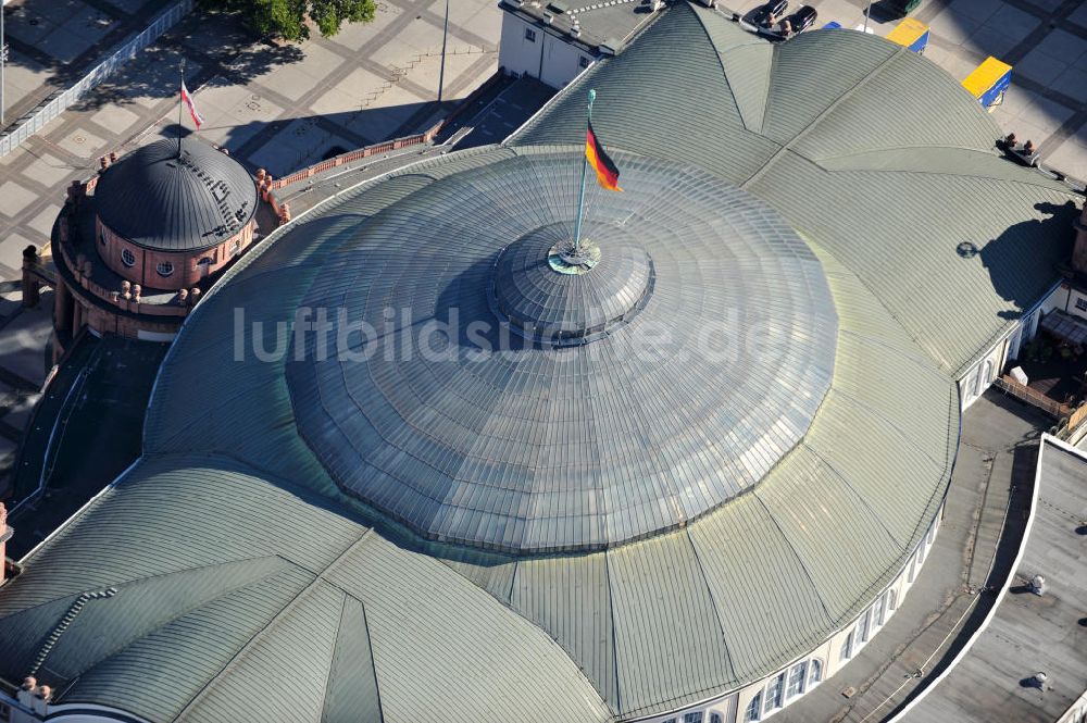 Frankfurt am Main von oben - Dach der Festhalle Frankfurt / Main am Messegelände