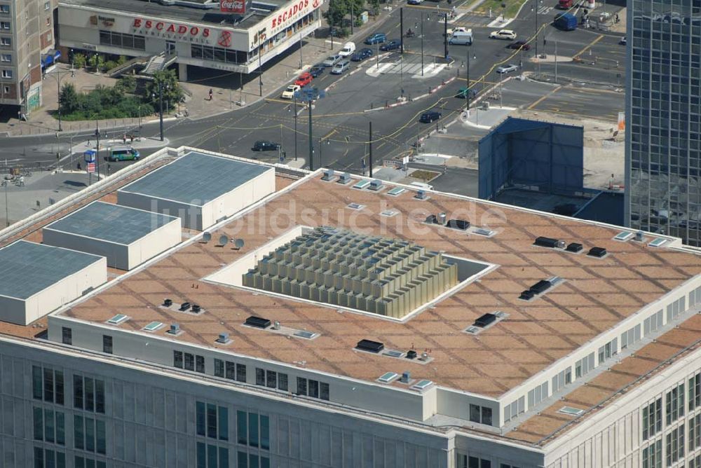 Luftaufnahme Berlin - Dach der Galeria Kaufhof Berlin Alexanderplatz