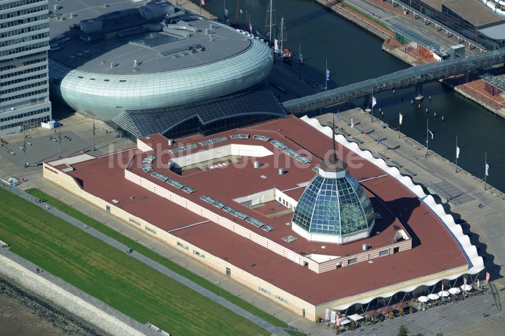 Luftaufnahme Bremerhaven - Dach und Glaskuppel des Einkaufszentrums Mediterraneo in Bremerhaven im Bundesland Bremen