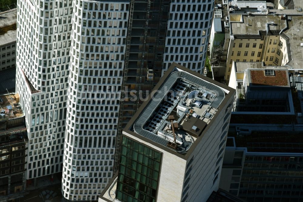 Berlin von oben - Dach des Hochhaus Zoofenster in der City West in Charlottenburg in Berlin