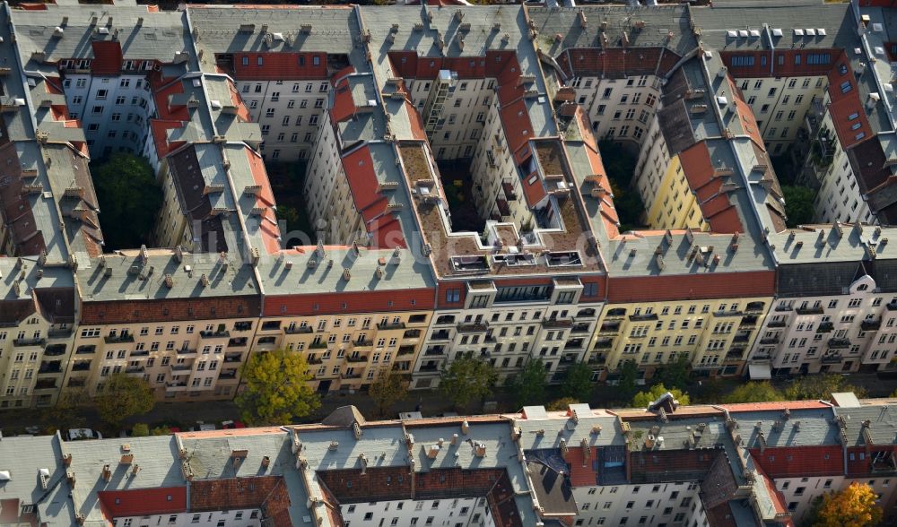 Luftbild Berlin Prenzlauer Berg - Dach- Landschaft der Altbau - Wohngebiete im Stadtteil Prenzlauer Berg von Berlin