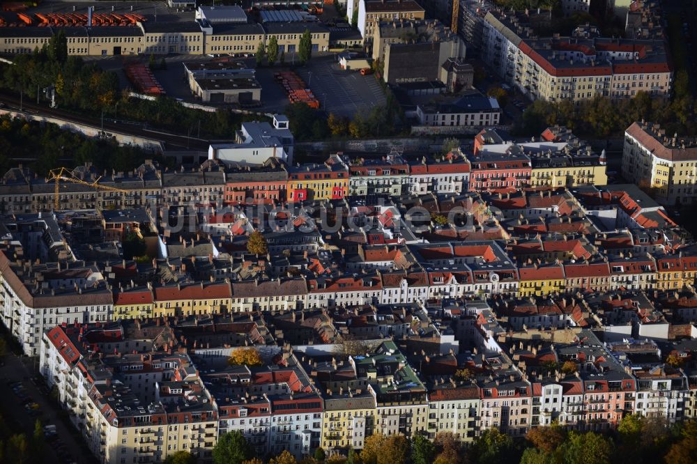 Berlin Prenzlauer Berg aus der Vogelperspektive: Dach- Landschaft der Altbau - Wohngebiete im Stadtteil Prenzlauer Berg von Berlin