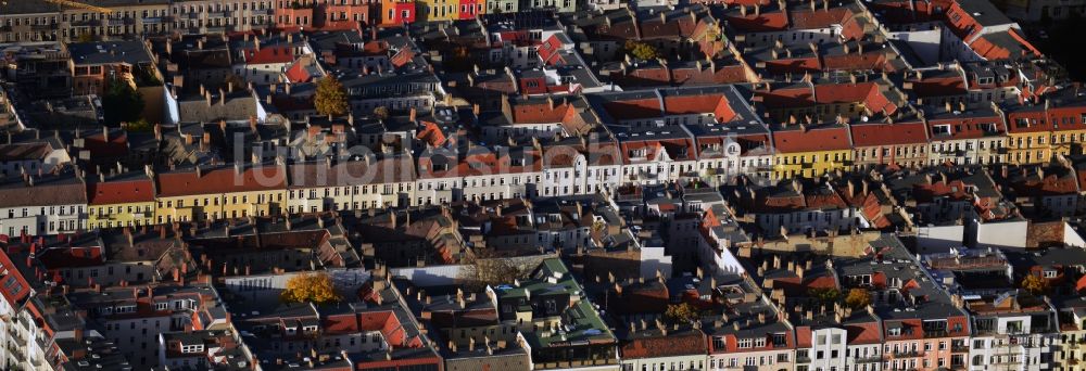 Luftbild Berlin Prenzlauer Berg - Dach- Landschaft der Altbau - Wohngebiete im Stadtteil Prenzlauer Berg von Berlin