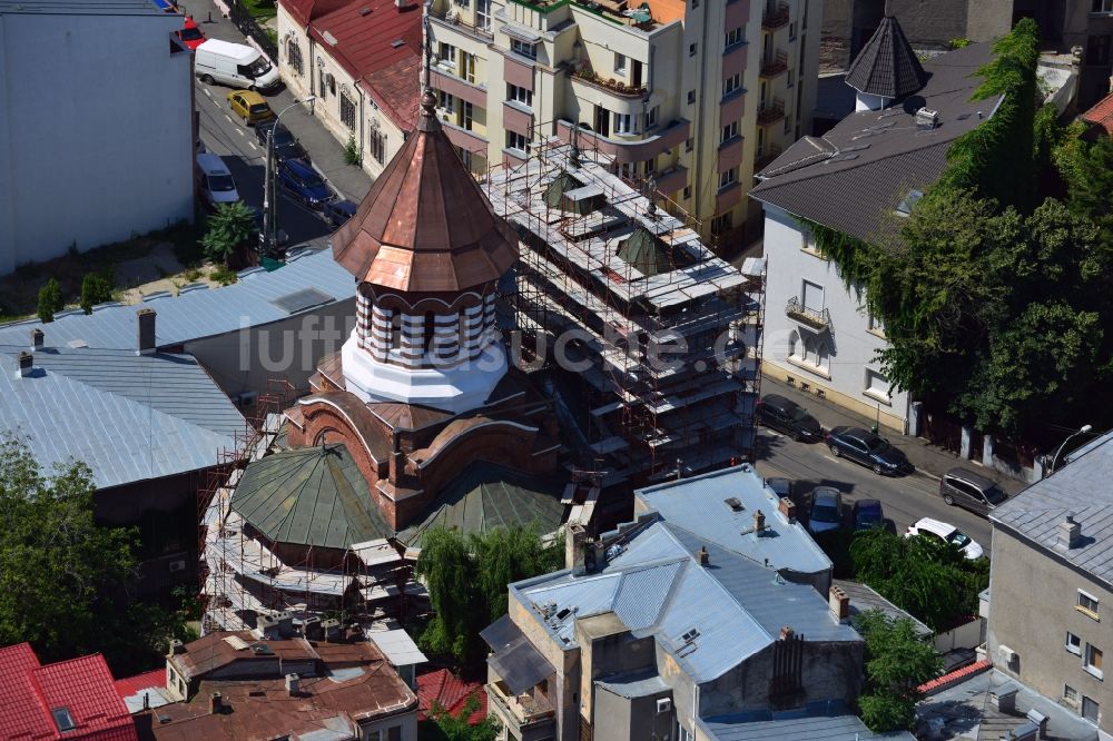 Luftaufnahme Bukarest - Dach, Turm und Kuppel der Kirche Sfantul Visarion an der Straße Strada I.C. Visarion im Sektor 1 in Bukarest in Rumänien