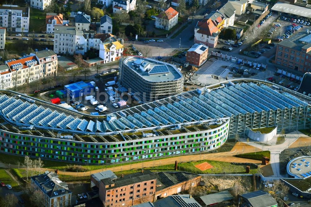Luftbild Dessau - Dach des Verwaltungsgebäudes der staatlichen Behörde UBA Umweltbundesamt in Dessau im Bundesland Sachsen-Anhalt, Deutschland