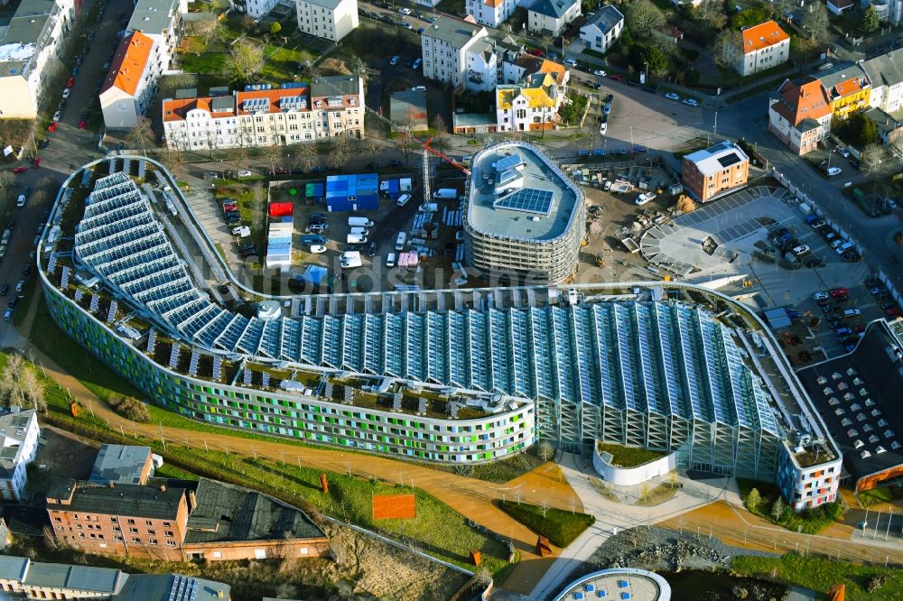Luftbild Dessau - Dach des Verwaltungsgebäudes der staatlichen Behörde UBA Umweltbundesamt in Dessau im Bundesland Sachsen-Anhalt, Deutschland
