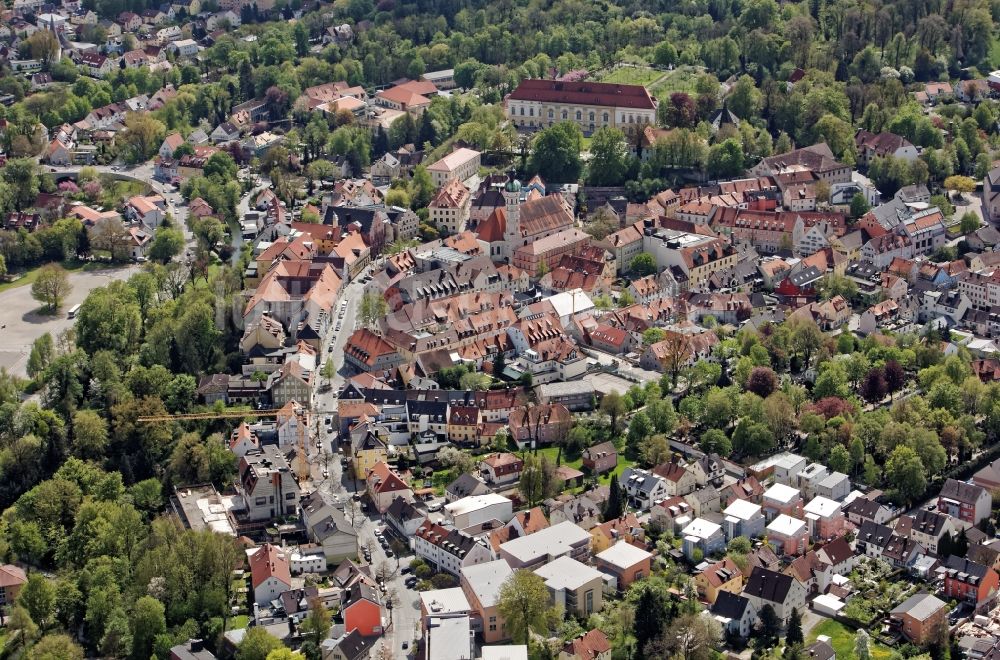 Luftbild Dachau - Dachauer Altstadt mit Schloss Dachau im Bundesland Bayern