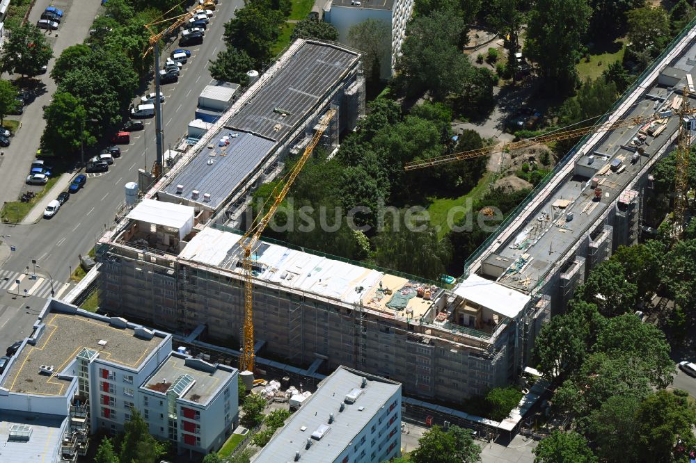 Berlin von oben - Dachaufstockung der Gebäude im Wohngebiet Genslerstraße - Liebenwalder Straße - in Berlin, Deutschland