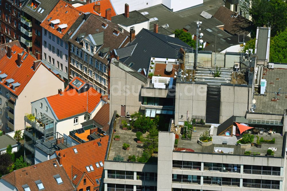 Hannover von oben - Dachgarten - Landschaft im Hochhaus einer Mehrfamilienhaussiedlung in Hannover im Bundesland Niedersachsen, Deutschland