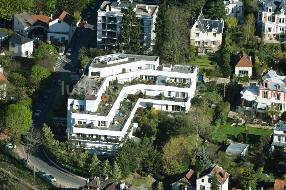 Luftbild Vaucresson - Dachgarten - Landschaft im Wohngebiet einer Mehrfamilienhaussiedlung in Vaucresson in Ile-de-France, Frankreich