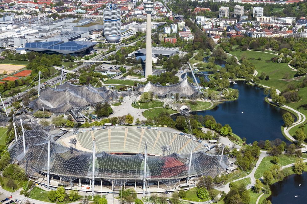 München von oben - Dachkonstruktion Olympiadach des Olympiastadions in München im Bundesland Bayern