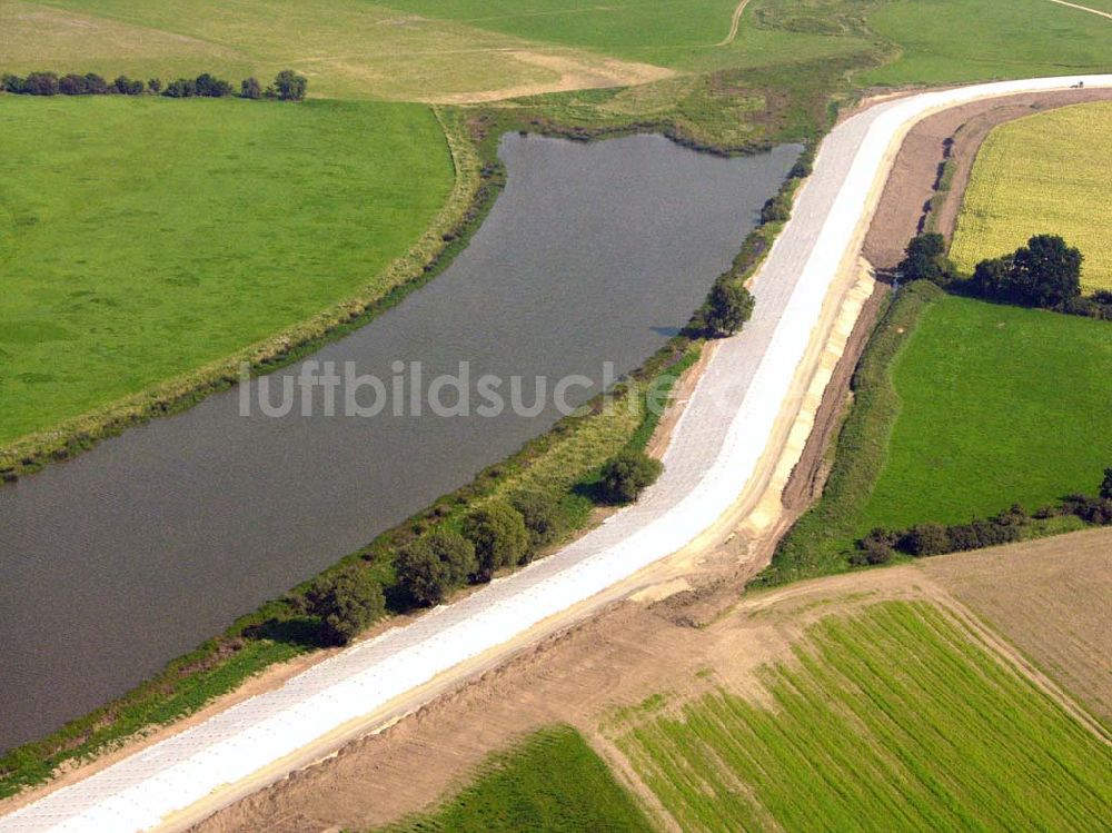 Bitterfeld aus der Vogelperspektive: Damm an der Mulde